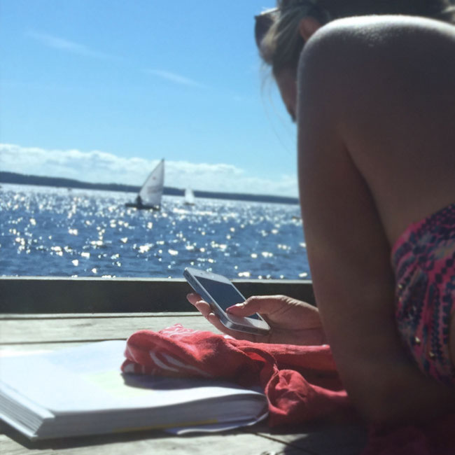 Spara som app i mobilen eller paddan Kollar väder 24 i appen på bryggan